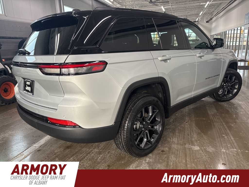 Thumbnail: 2025 Jeep Grand Cherokee - 4