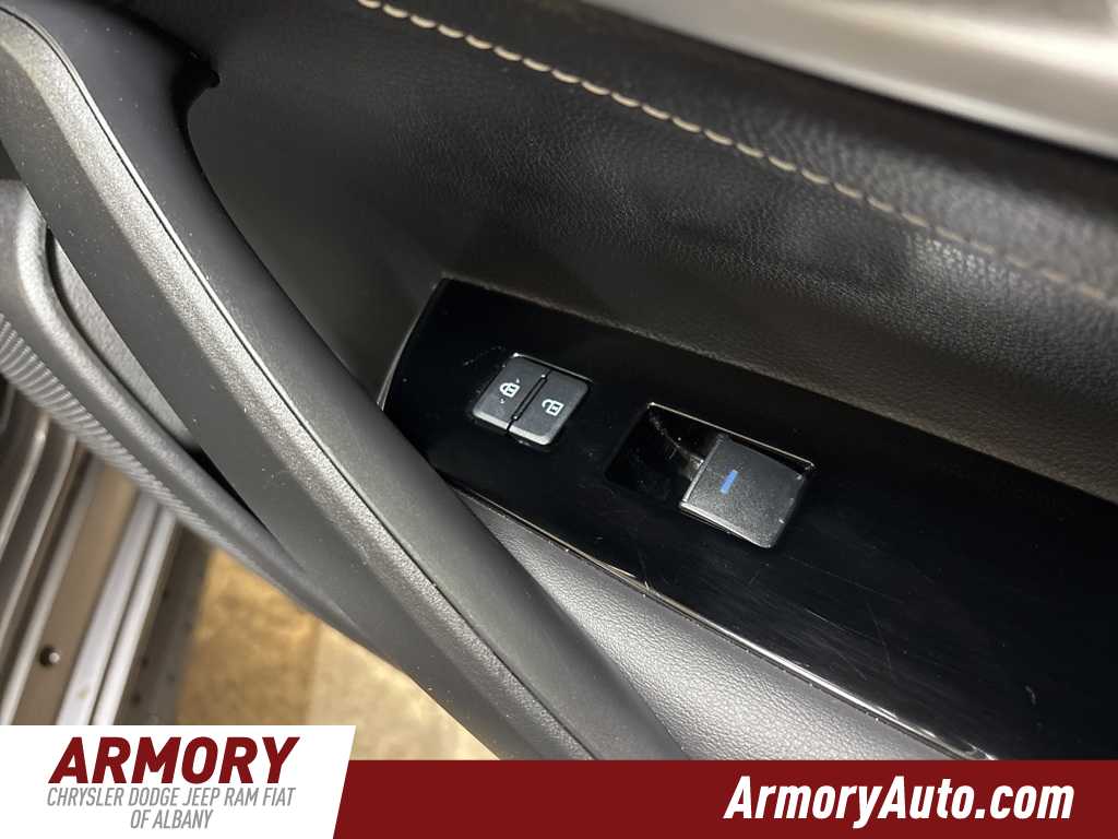 Thumbnail: 2022 Toyota Corolla - 32