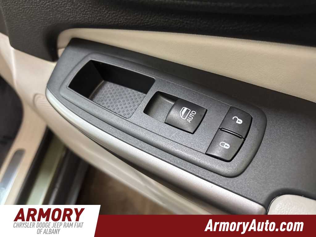 Thumbnail: 2019 Jeep Cherokee - 40