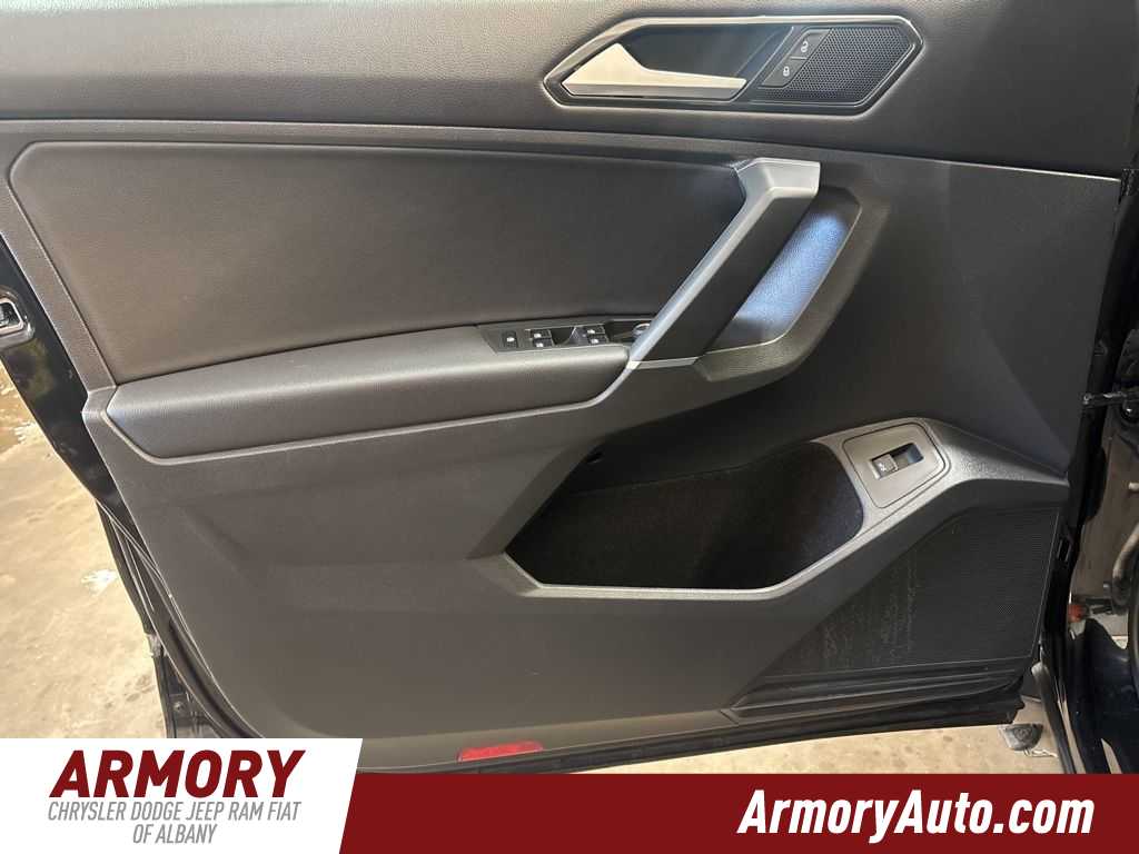 Thumbnail: 2018 Volkswagen Tiguan - 7