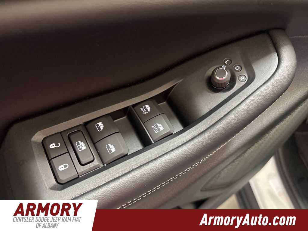 Thumbnail: 2026 Jeep Grand Cherokee - 8