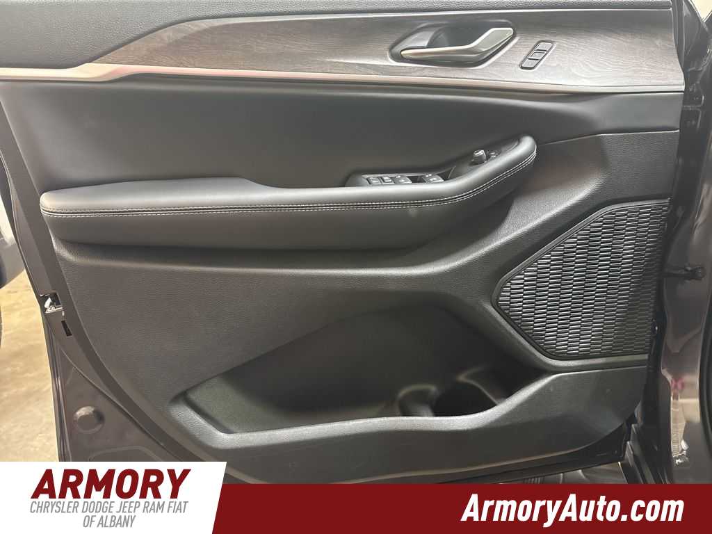 Thumbnail: 2025 Jeep Grand Cherokee - 7