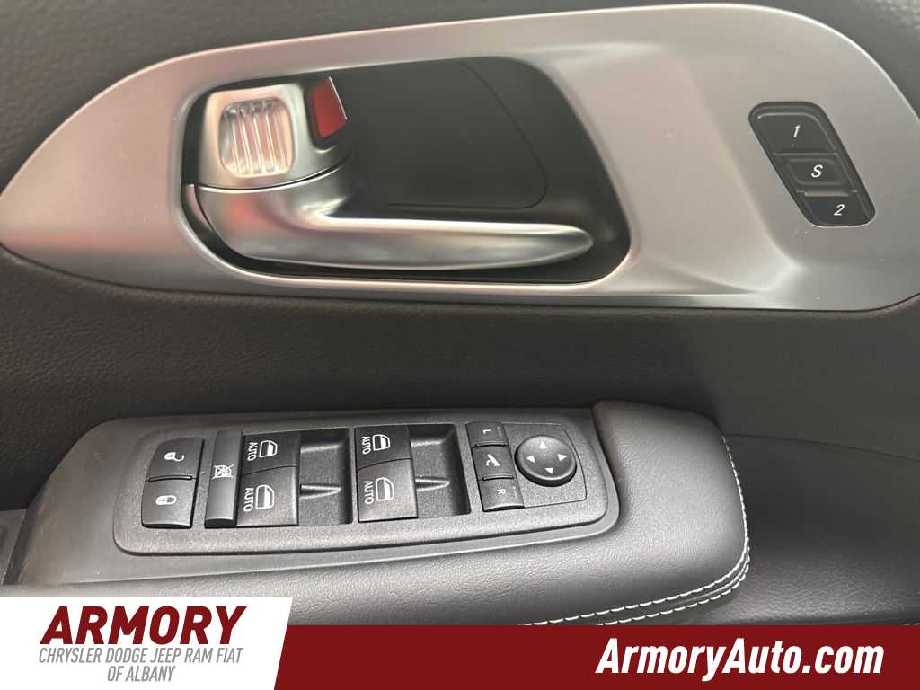 Thumbnail: 2026 Chrysler Pacifica - 8