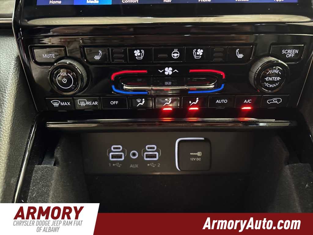 Thumbnail: 2023 Jeep Grand Cherokee - 21