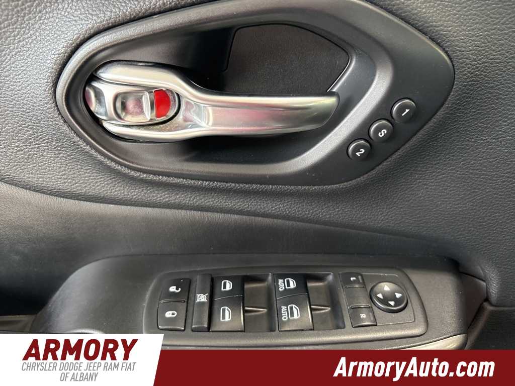 Thumbnail: 2019 Jeep Cherokee - 8