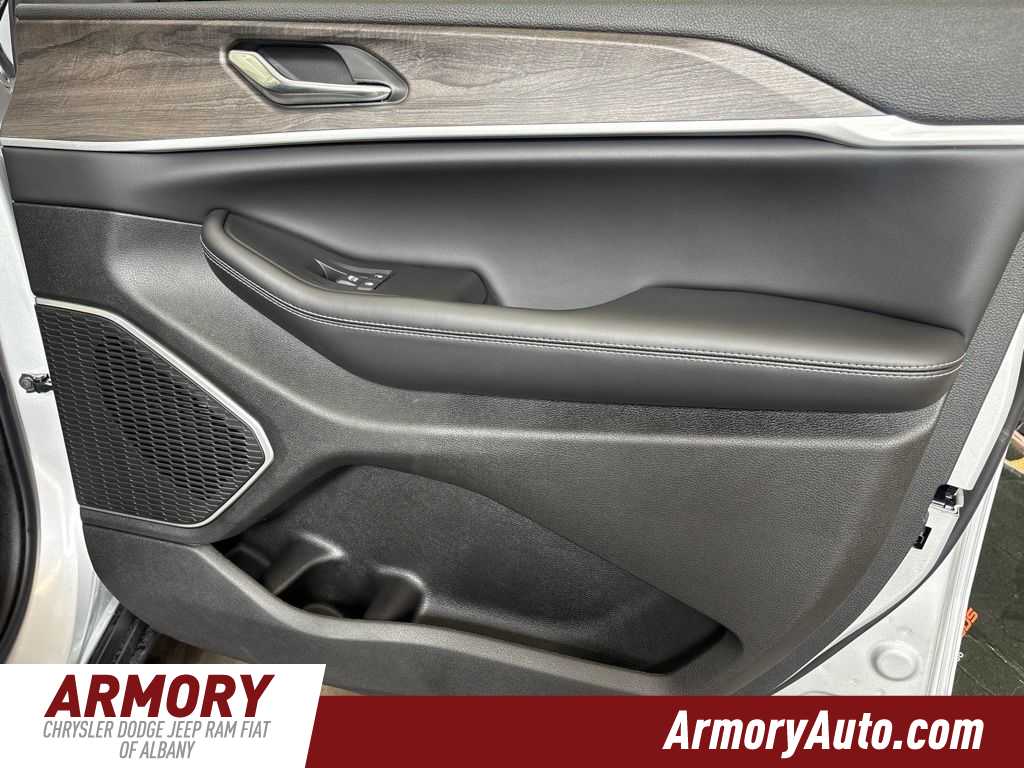 Thumbnail: 2026 Jeep Grand Cherokee - 42