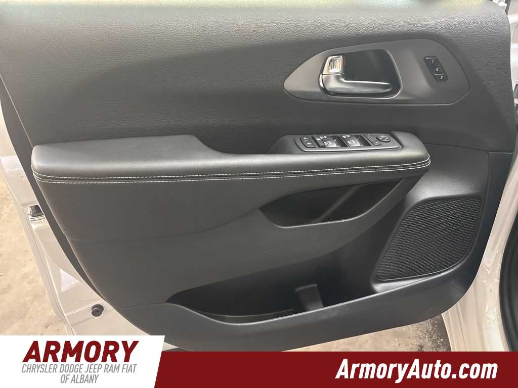 Thumbnail: 2026 Chrysler Pacifica - 7