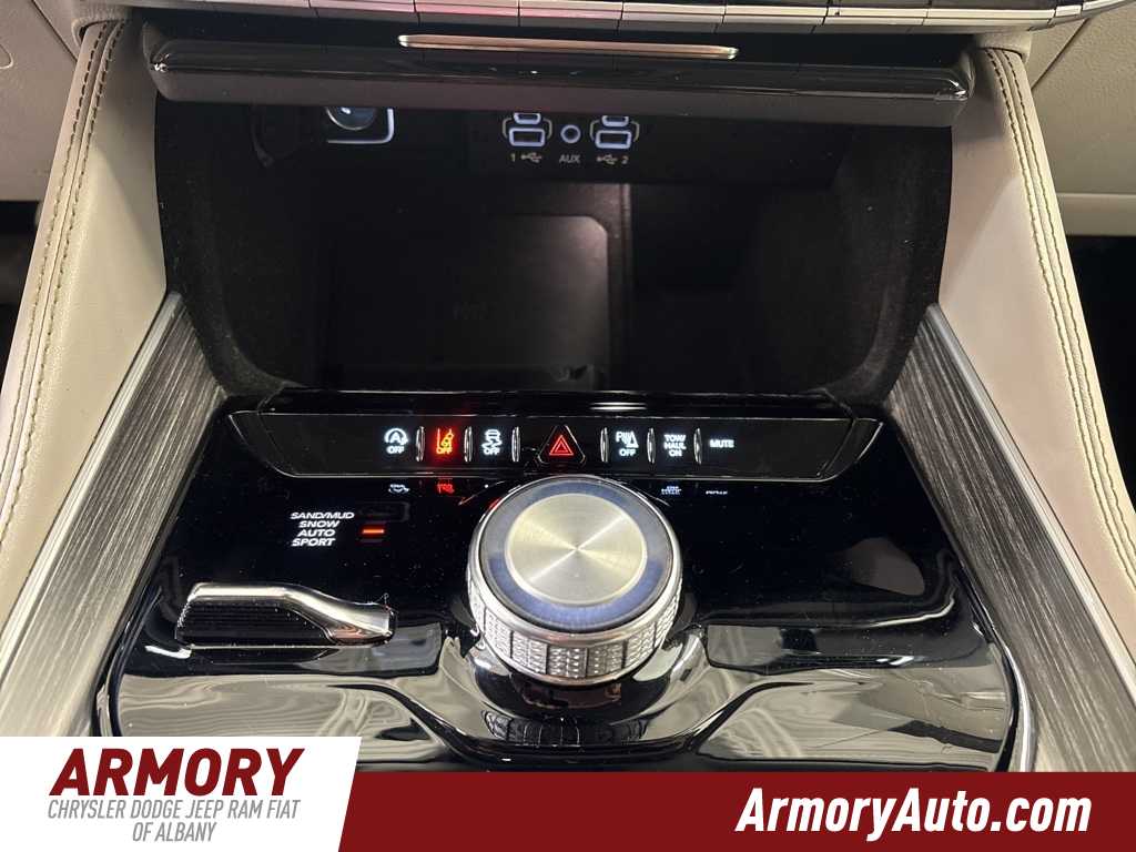 Thumbnail: 2024 Jeep Wagoneer - 19