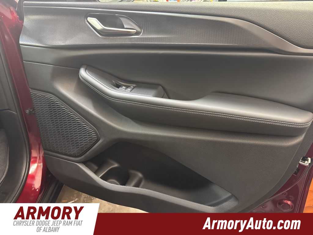 Thumbnail: 2025 Jeep Grand Cherokee - 36