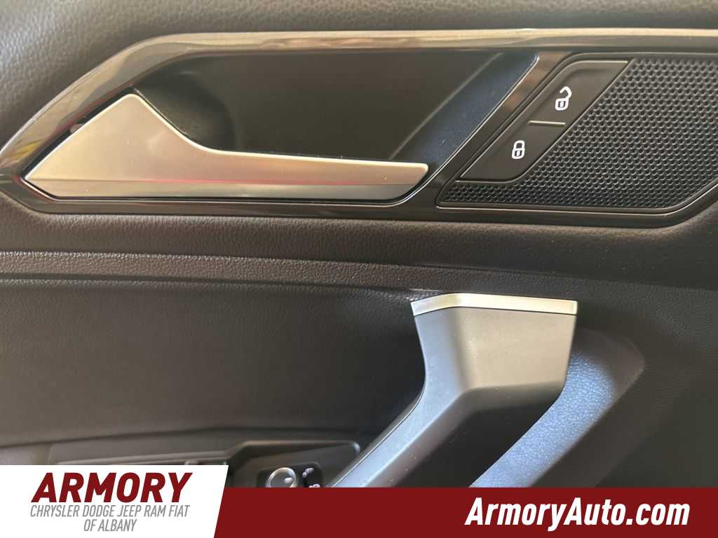 Thumbnail: 2018 Volkswagen Tiguan - 8