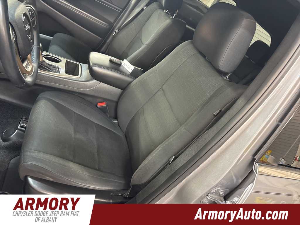 Thumbnail: 2017 Jeep Grand Cherokee - 12