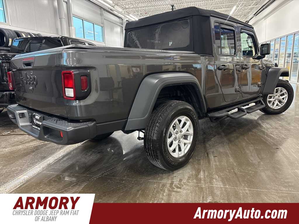 Thumbnail: 2023 Jeep Gladiator - 4
