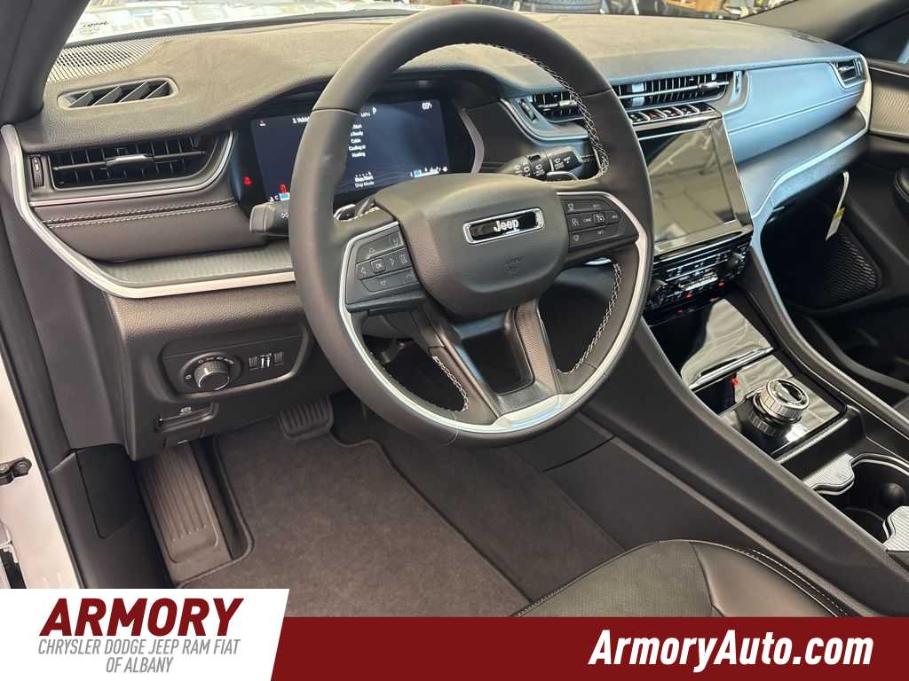 Thumbnail: 2025 Jeep Grand Cherokee - 9