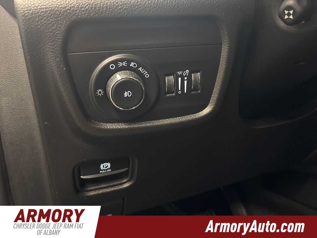 Thumbnail: 2023 Jeep Grand Cherokee L - 12