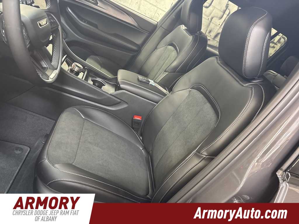 Thumbnail: 2025 Jeep Grand Cherokee L - 12