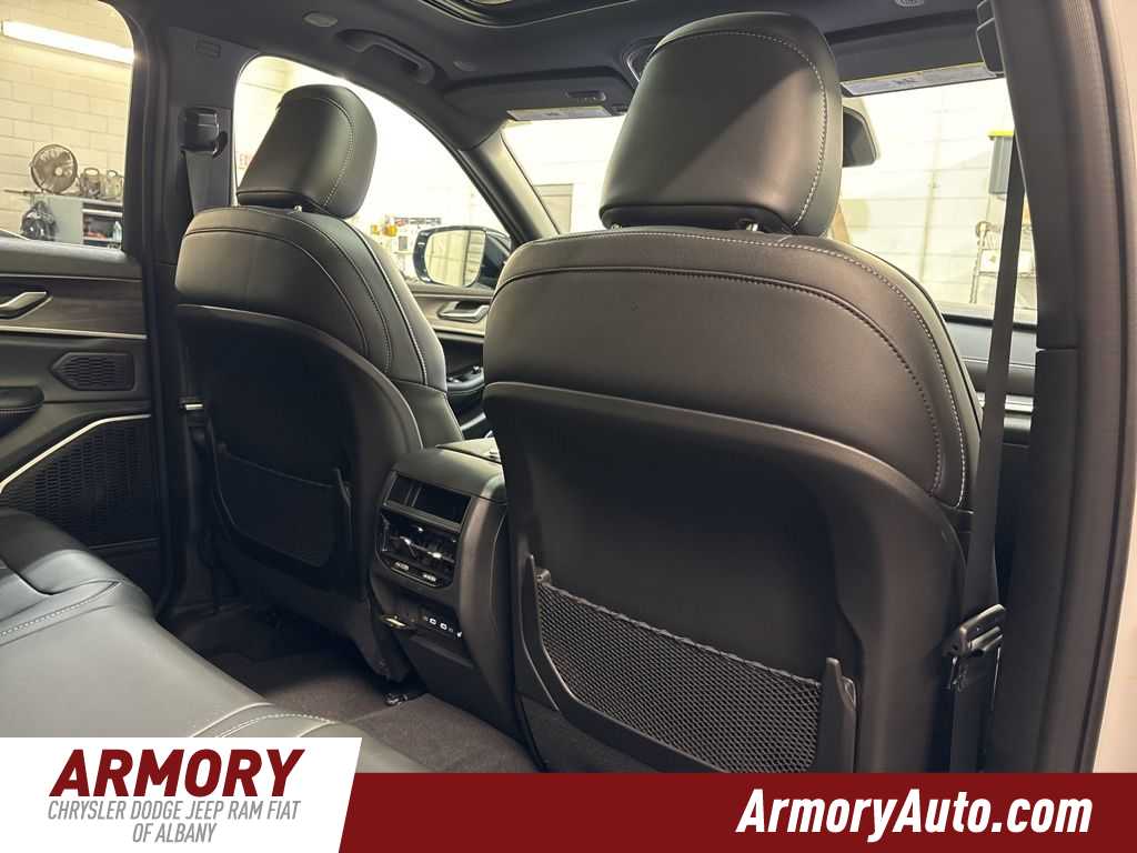 Thumbnail: 2026 Jeep Grand Cherokee - 38