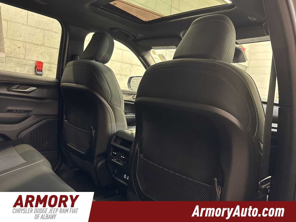 Thumbnail: 2025 Jeep Grand Cherokee - 32