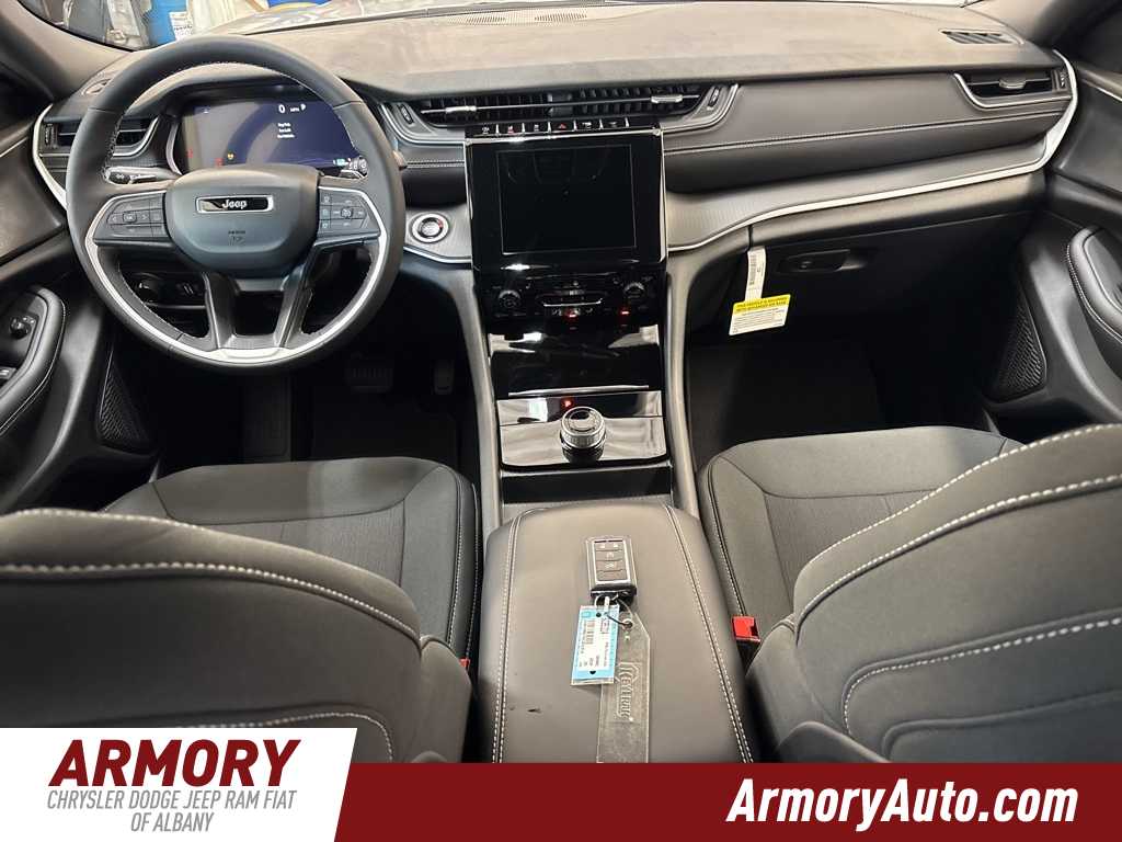 Thumbnail: 2025 Jeep Grand Cherokee - 33