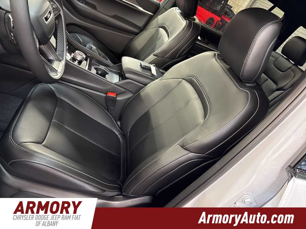 Thumbnail: 2025 Jeep Grand Cherokee - 10