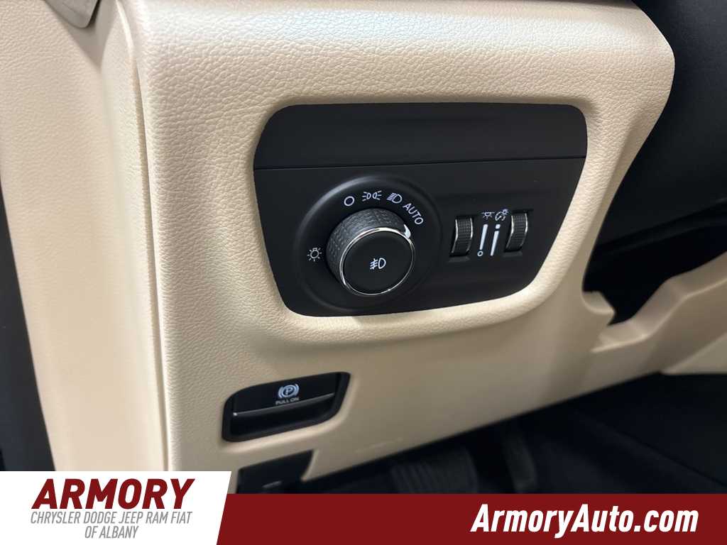 Thumbnail: 2023 Jeep Grand Cherokee - 11