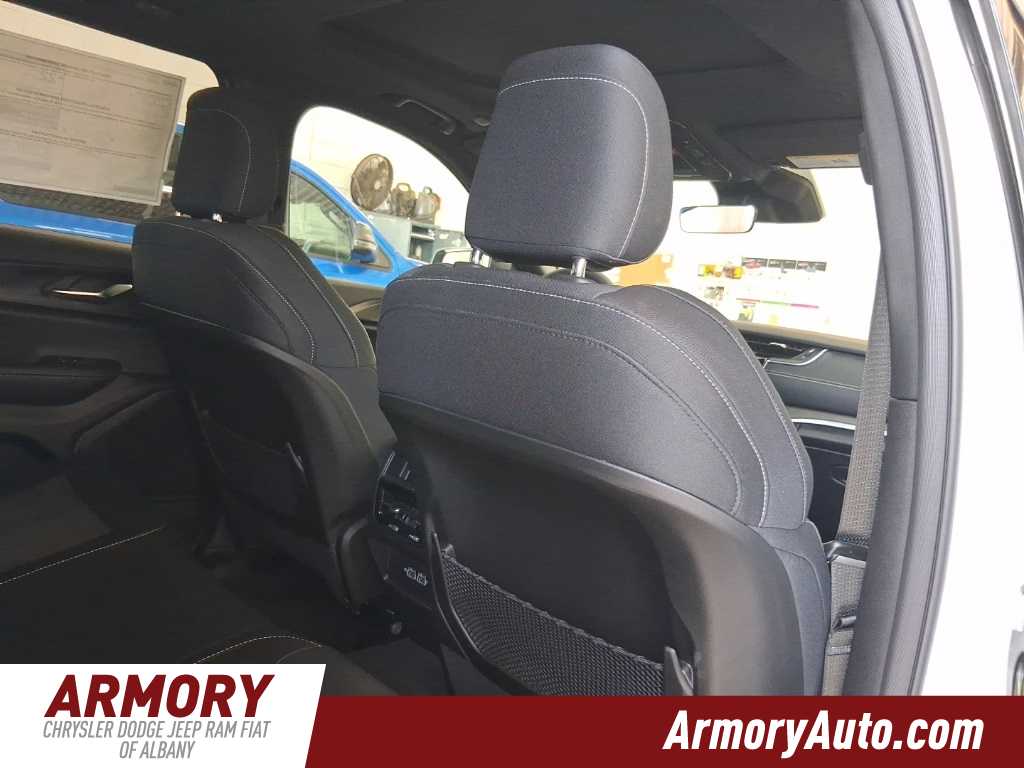 Thumbnail: 2025 Jeep Grand Cherokee - 27