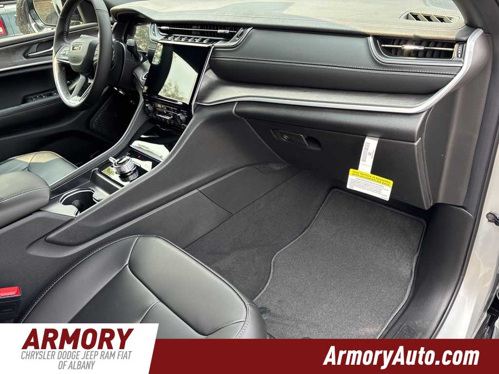 Thumbnail: 2025 Jeep Grand Cherokee - 34