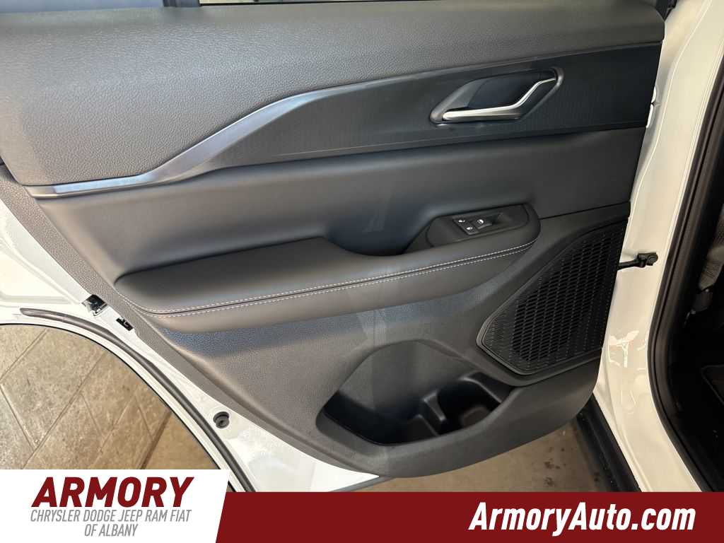 Thumbnail: 2025 Jeep Grand Cherokee - 22