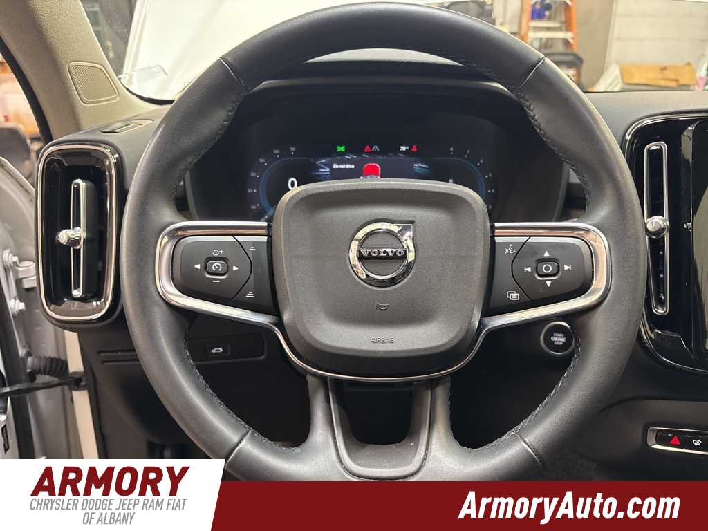 Thumbnail: 2023 Volvo XC40 - 13