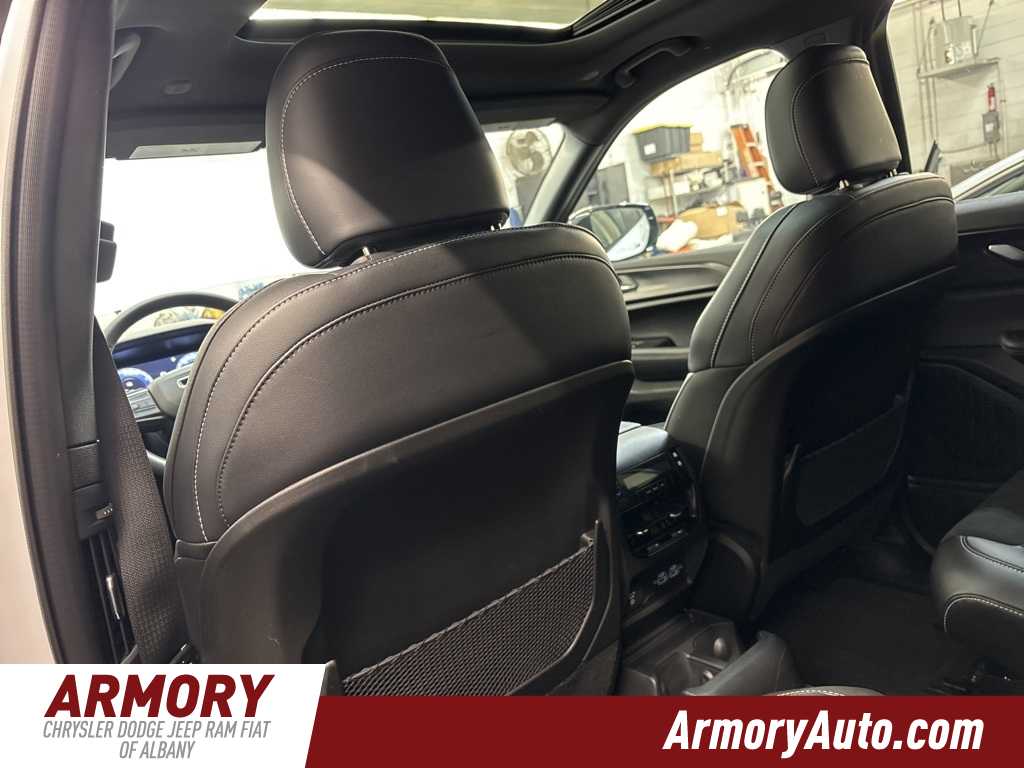 Thumbnail: 2025 Jeep Grand Cherokee L - 24