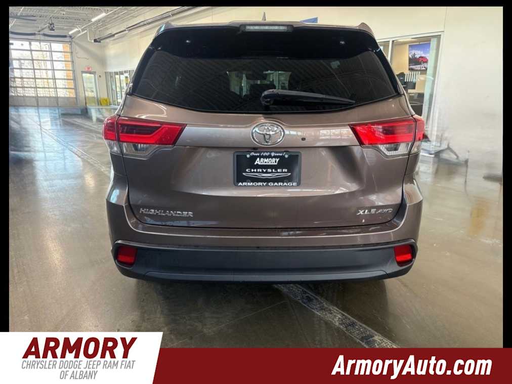 Thumbnail: 2019 Toyota Highlander - 4