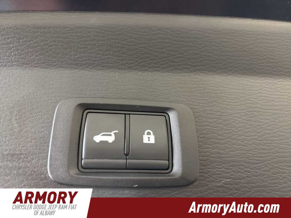 Thumbnail: 2024 Mitsubishi Outlander - 31