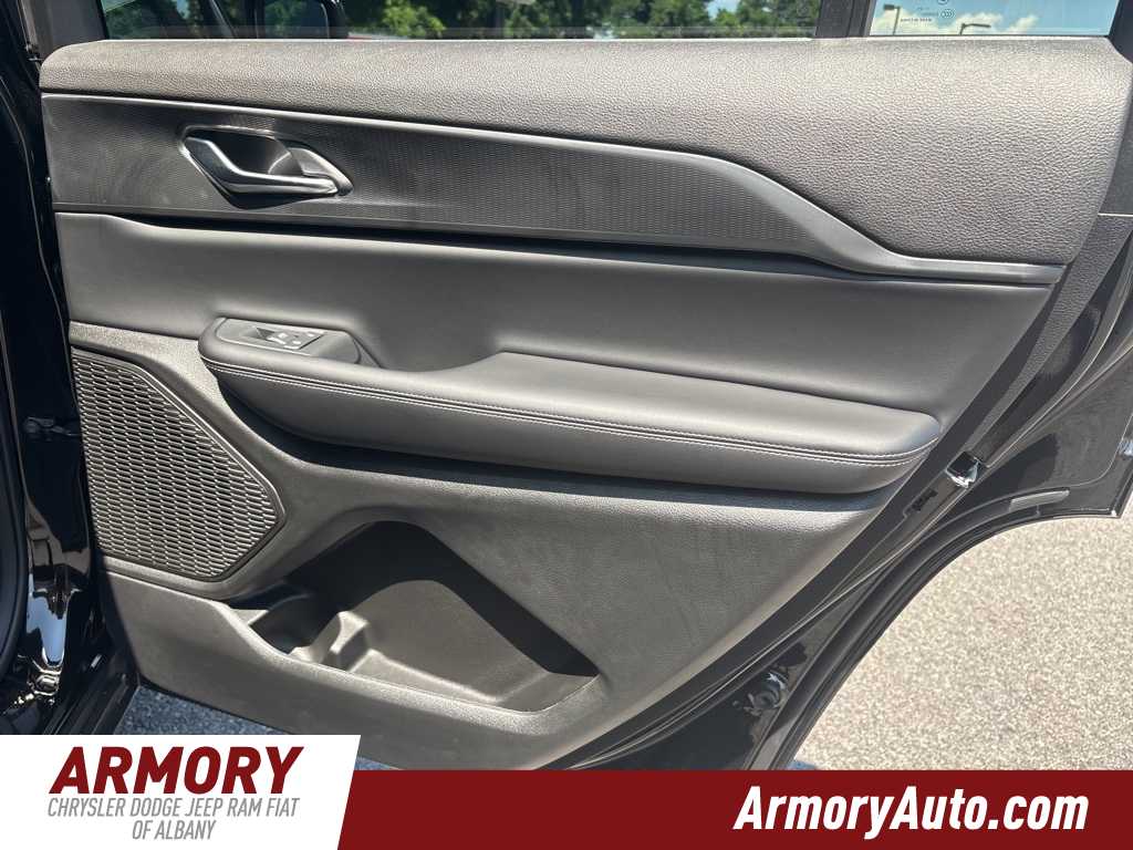 Thumbnail: 2025 Jeep Grand Cherokee L - 28