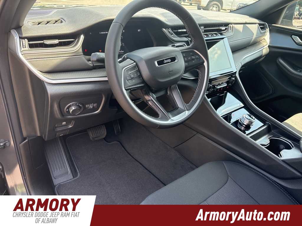 Thumbnail: 2025 Jeep Grand Cherokee - 9