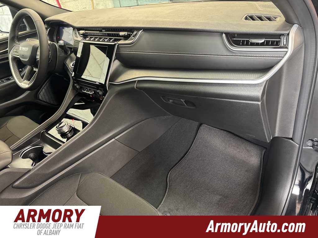 Thumbnail: 2025 Jeep Grand Cherokee - 35