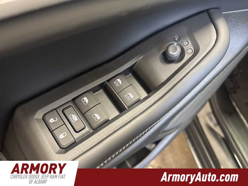 Thumbnail: 2026 Jeep Grand Cherokee - 8
