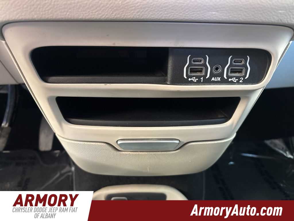 Thumbnail: 2023 Chrysler Pacifica - 18