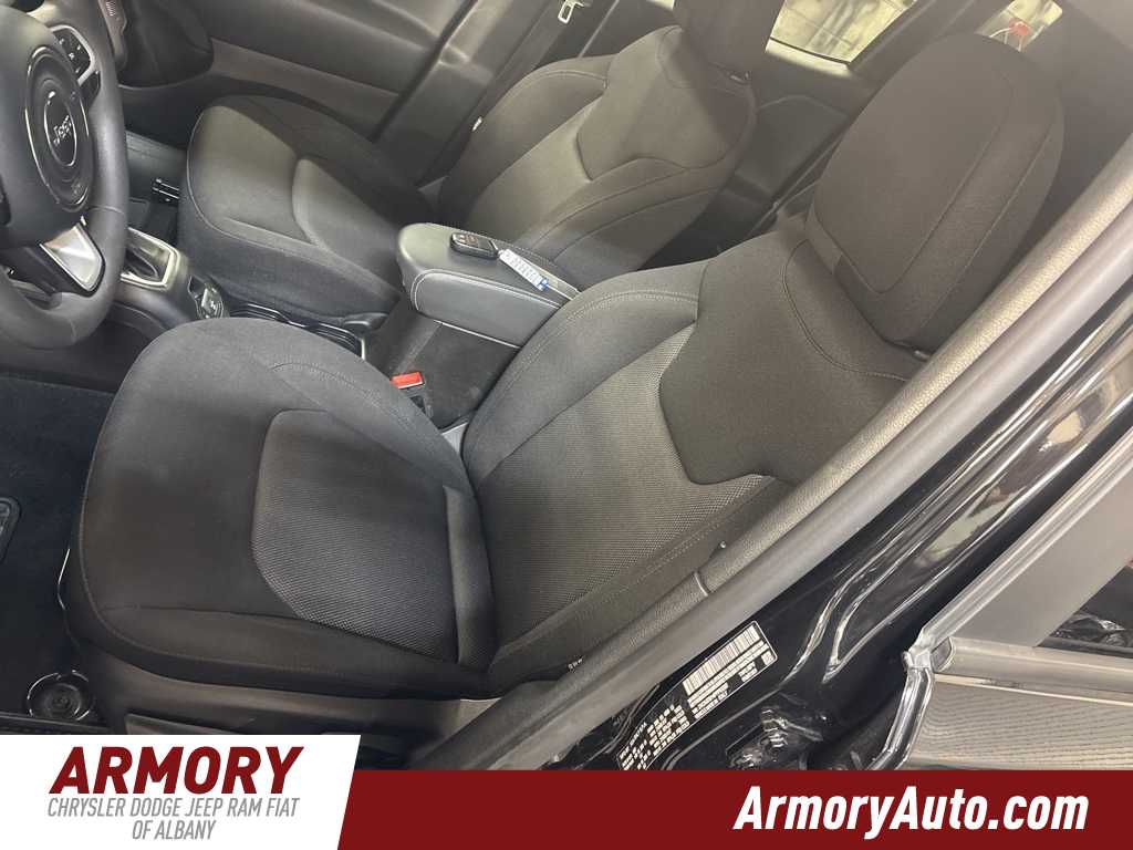 Thumbnail: 2023 Jeep Renegade - 10