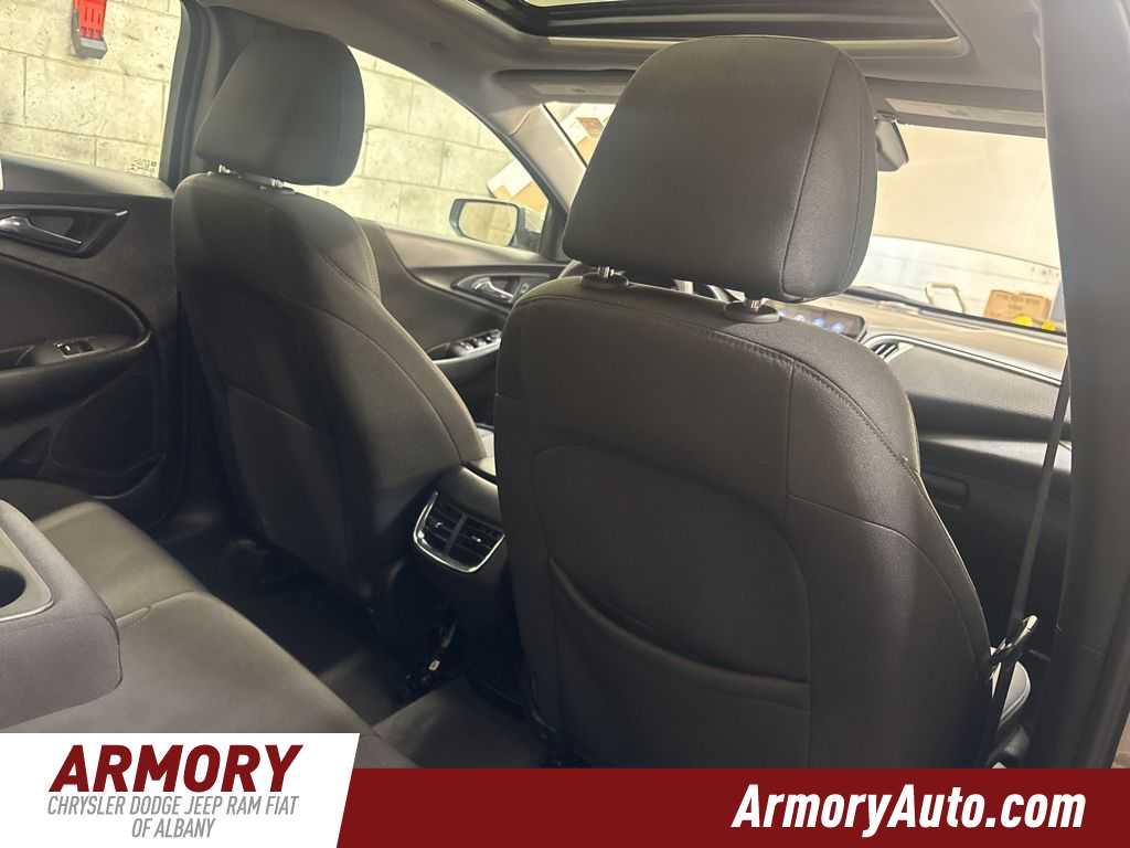 Thumbnail: 2023 Chevrolet Malibu - 32