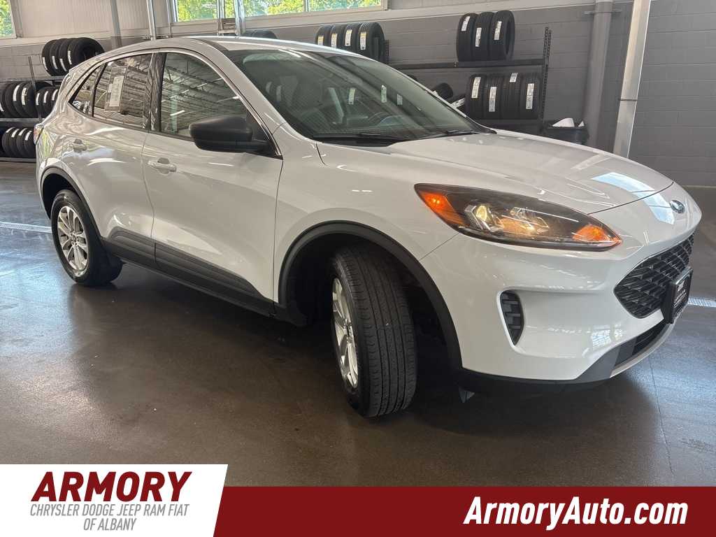 Thumbnail: 2022 Ford Escape - 3