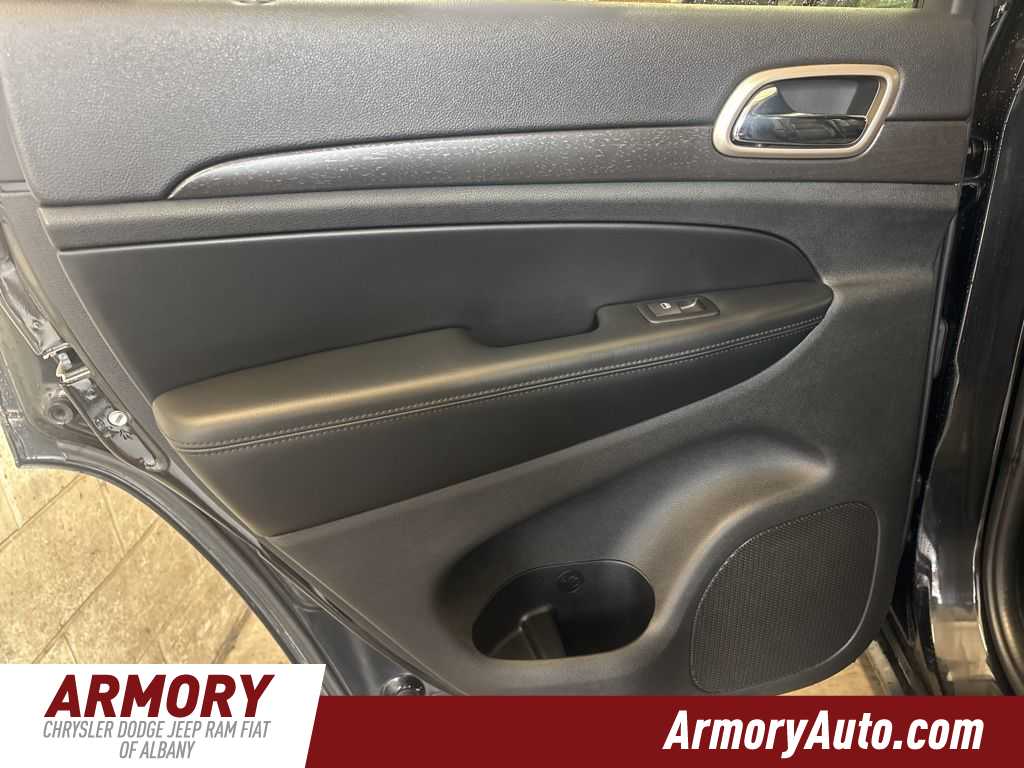 Thumbnail: 2016 Jeep Grand Cherokee - 23