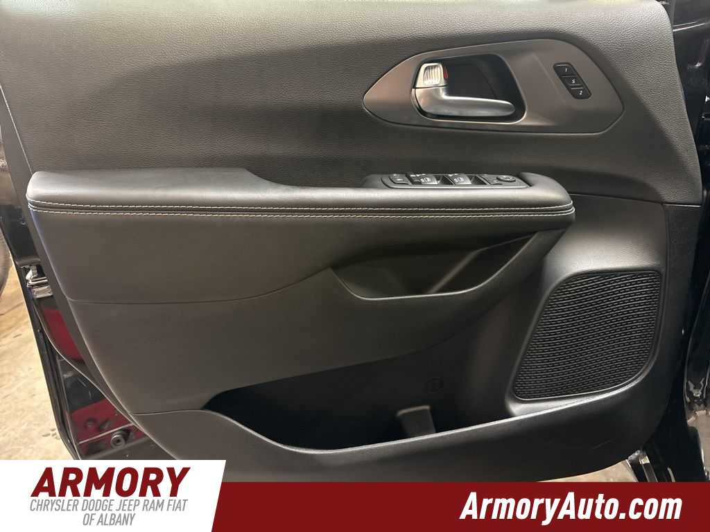 Thumbnail: 2026 Chrysler Pacifica - 7