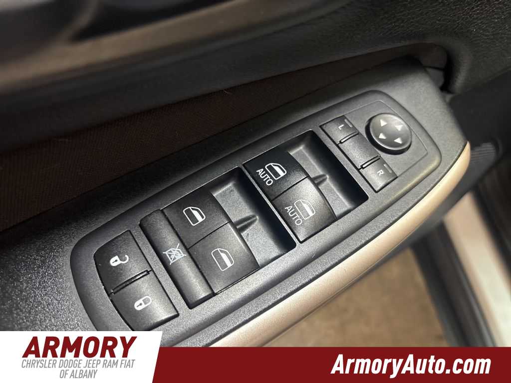 Thumbnail: 2017 Jeep Cherokee - 8