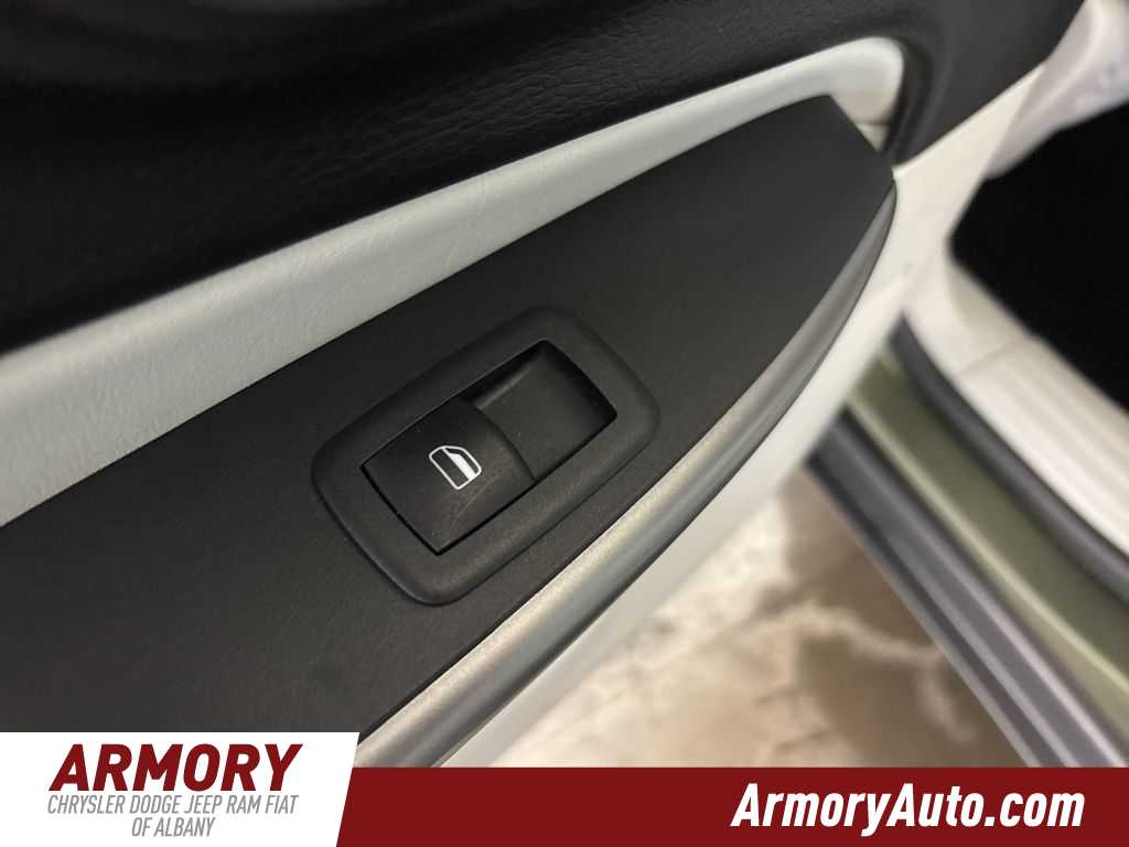 Thumbnail: 2019 Jeep Cherokee - 27