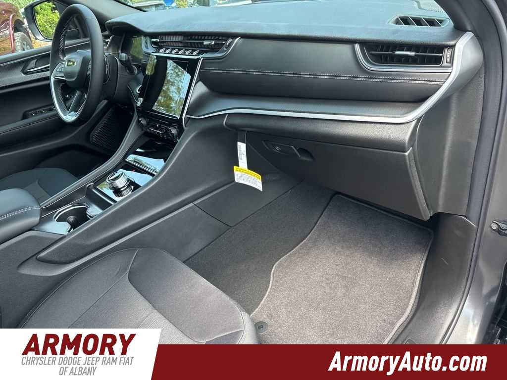 Thumbnail: 2025 Jeep Grand Cherokee - 34