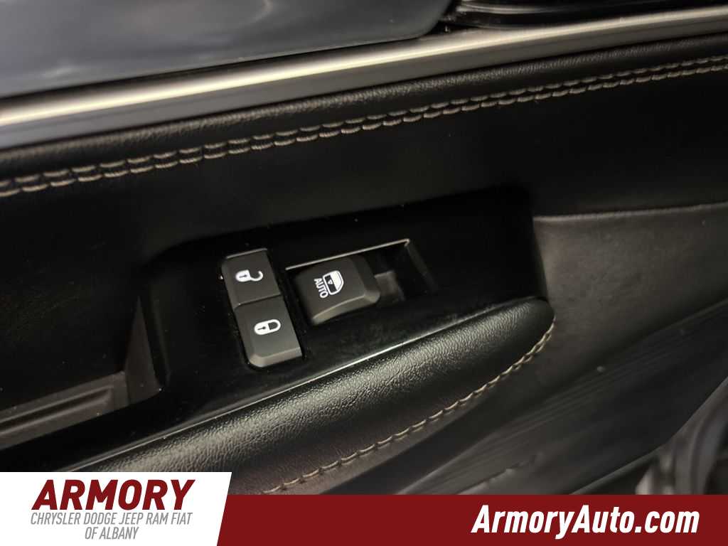 Thumbnail: 2024 Jeep Wagoneer - 28