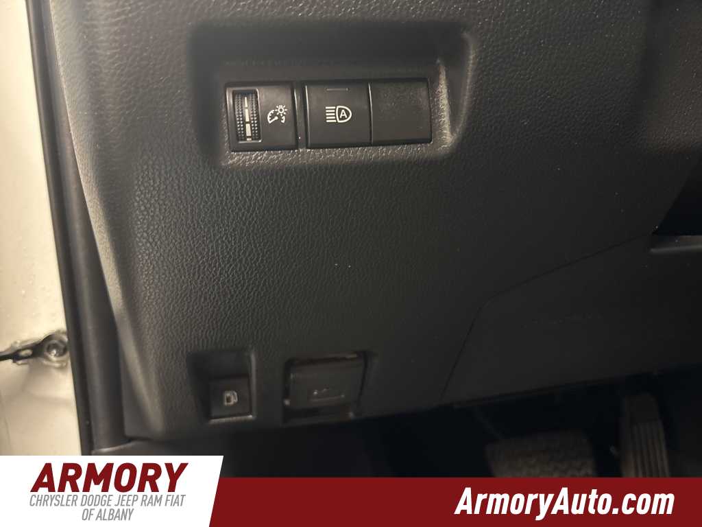 Thumbnail: 2022 Toyota RAV4 - 10