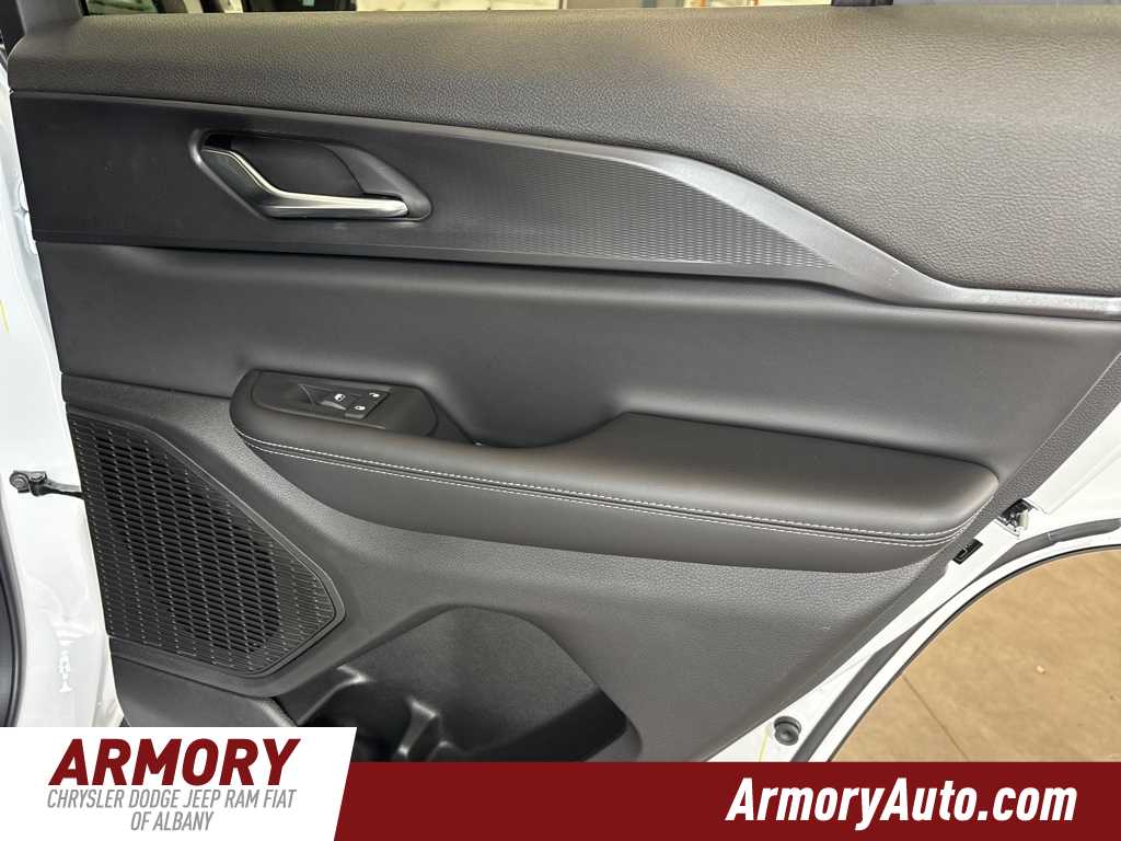 Thumbnail: 2025 Jeep Grand Cherokee - 28