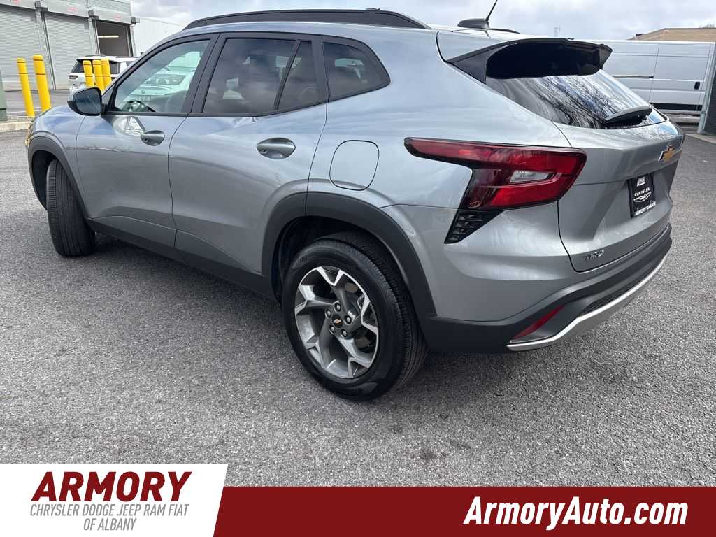 Thumbnail: 2025 Chevrolet Trax - 6