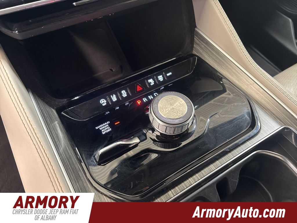 Thumbnail: 2023 Jeep Wagoneer - 21