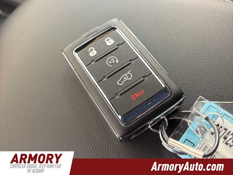 Thumbnail: 2025 Jeep Grand Cherokee - 17